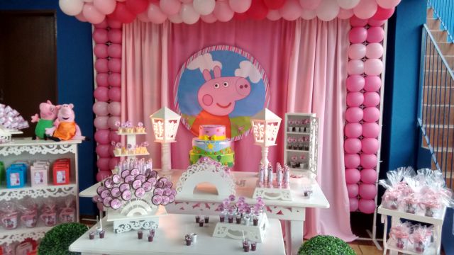 casinha peppa  Peppa pig birthday party, Peppa pig birthday party  decorations, Peppa pig birthday