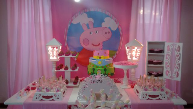 casinha peppa  Peppa pig birthday party, Peppa pig birthday party  decorations, Peppa pig birthday