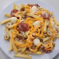 BATATAS SORTIDAS POR APENAS R$ 15,00!
Uma explosão de sabor esperando por você!
Batatas + Calabresa + Bacon + Alho Frito + Ovos + Parmesão + Cheddar
Tudo isso por apenas R$ 15,00! IMPERDÍVEL!
Peça já no WhatsApp: (21) 97568-1900