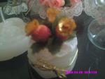 mini porta-j�ia em vela,fio dourado,renda,bot�es de rosas laranjas c/dourado.
