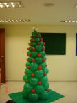 Árvore de natal de bexiga com estrela.