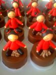 mini bolinho de chocolate com motivo Pucca