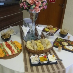 Mesa de Antepastos para comemorar Formatura.