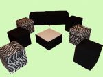 Lounge 25 (01 mesa de centro,01 puff retangular 3 lugares ,06 puffs cubo 1 lugar)