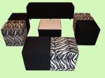 Lounge 27 (01 mesa de centro,01 puff retangular 3 lugares, 06 puffs cubo 1 lugar )