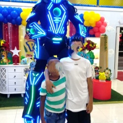 Servios de Animao de Festas com Robs de Led, Personagens vivos, Servios para festas infantis, casamentos, 15 anos, corporativo, escolas, Feiras e Eventos, entre em contato WhatsApp (11) 94918-3546
#robo #rodeled #rob #robozo #robodeledparafestas #megatrom #cover #robobel #roboled #casamento #festa #evento #15anos #aniversario #loja #empresa #robotequileiro #tequileiro