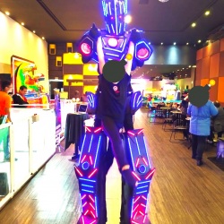 Servios de Animao de Festas com Robs de Led, Personagens vivos, Servios para festas infantis, casamentos, 15 anos, corporativo, escolas, Feiras e Eventos, entre em contato WhatsApp (11) 94918-3546
#robo #rodeled #rob #robozo #robodeledparafestas #megatrom #cover #robobel #roboled #casamento #festa #evento #15anos #aniversario #loja #empresa #robotequileiro #tequileiro