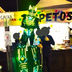 Servios de Animao de Festas com Robs de Led, Personagens vivos, Servios para festas infantis, casamentos, 15 anos, corporativo, escolas, Feiras e Eventos, entre em contato WhatsApp (11) 94918-3546
#robo #rodeled #rob #robozo #robodeledparafestas #megatrom #cover #robobel #roboled #casamento #festa #evento #15anos #aniversario #loja #empresa #robotequileiro #tequileiro