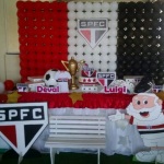 Decora��o time S�o Paulo , tela toda de bal�es .