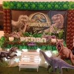 Dinossauros com  bal�es com tela montamos com outras cores de bal�es .