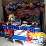 Decora��o Hot weels  com Lava R�pido e Tubar�o 
Detalhe de bal�es em arco descontru�do