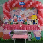 Peppa pig com mesa retangular com babado