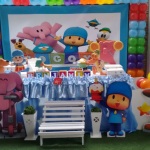 Pocoyo com tela de bal�es