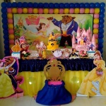 Decora��o Bela e a Fera com tela de bal�es