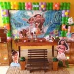 Moana 
Com uma mesa e dois cubos