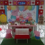 #PeppaPig 
Com mesa colmeia