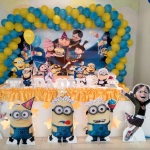 Malvado Favorito Clean - Pode ser montanda somente com os Minions com painel de bal�es de Minion