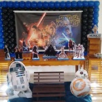 Decorao Star Wars 
Montamos tambm o tema com cilindros