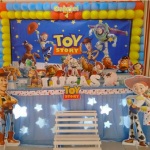 Decorao Toy Story .
Montamos em modelo de mesa provenal tambm .