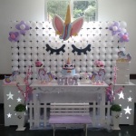 Tema Unic�rnio 
Com tela de bal�es.