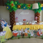 Branca de Neve  arvore de bal�es  montamos com o painel de desenho
