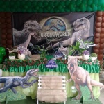 Decora��o dinossauros ,montamos em mesa proven�al r�stica tamb�m .