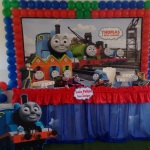 Decorao Thomas e Seus Amigos
Com mesa retangular com tecido