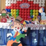 Decoração Circo .
Montamos com babado vermelho ou com mesa provençal
