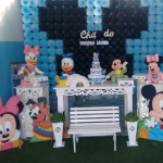 Disney Baby 
com mesa proven�al e painel de bal�es cabe�a de Mickey