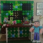 Decora��o Minecraft mesa colmeia 
Montamos com 2 cubos laterais tamb�m .