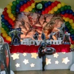 Decora��o Vingadores
Com arco de bal�es ,montamos em mesa proven�al