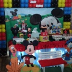 Decoração a Casa do Mickey podemos fazer com detalhes rosa .
Fazemos painel cabeça do mickey todo de balões