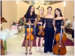 J�ssica (viola), Maiara (violino II), Mirele (voz) e R�bia (violoncello).
