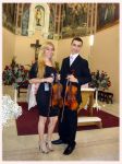 Marcos e Maiara (violinos I e II).