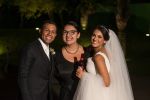 Os noivos Camila & Gil com nossa cerimonialista Vanessa