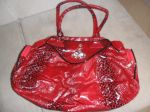 Bolsa Sintética - Estilo Animal Print- Cor Vermelha e Preta - Detalhes de Strass na frente.
Possui bolsinhos laterais.
Em ótimo estado (usada)
Referência: 001
Valor: R$ 13,00 + frete