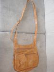 Bolsa Estilo Tiracolo, com alça regulável.
Multiuso, e prática para o dia a dia. (produto usado)
Valor: R$ 9,00 + frete