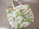 Sacola Eva - em tecido estampado, bolso externo e fechamento em ziper.
Ideal para o dia a dia, super linda!
Produto usado.
Apenas: R$ 7,00 + frete.
(para comprar esta peça, entre em contato através do email vintage-brecho@bol.com.br)