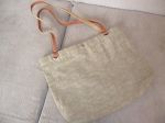 Bolsa Ane.
Em tecido de lona, com alças Caramelo. (produto usado)
R$ 7,00 + frete.
(Para comprar esta peça, entre em contato através do email vintage-brecho@bol.com.br)