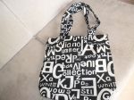Bolsa Letras Fashion, em preto e branco.
(produto usado)
R$ 7,00 + frete.
(para comprar esta peça, entre em contato através do email: vintage-brecho@bol.com.br)