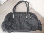 Bolsa Mary
Cor preto, com lindos detalhes em metal.
Apenas: R$ 15,00 + frete.
(para comprar esta peça, entre em contato através do email vintage-brecho@bol.com.br)