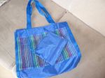 Sacola em Lona Deisy.
Cor azul, e listras coloridas, com bolsinha multiuso.
Apenas: R$ 7,00 + frete. (usada)
(para comprar esta peça, entre em contato através do email vintage-brecho@bol.com.br)