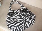 Bolsa Gabrielli
Estilo Animal Print, com detalhes próximo às alças.
Produto usado.
Apenas R$ 7,00 + frete.
(para comprar esta peça, entre em contato através do email vintage-brecho@bol.com.br)