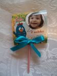 Pirulito de coração com capinha personalizada: galinha pintadinha!