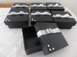 Caixa mdf preta com laço prata e strass na tampa - convite ou lembrança padrinhos. 10X10X5cm
