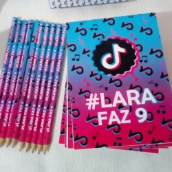 Bloquinho com lpis personalizado tema Tik Tok.